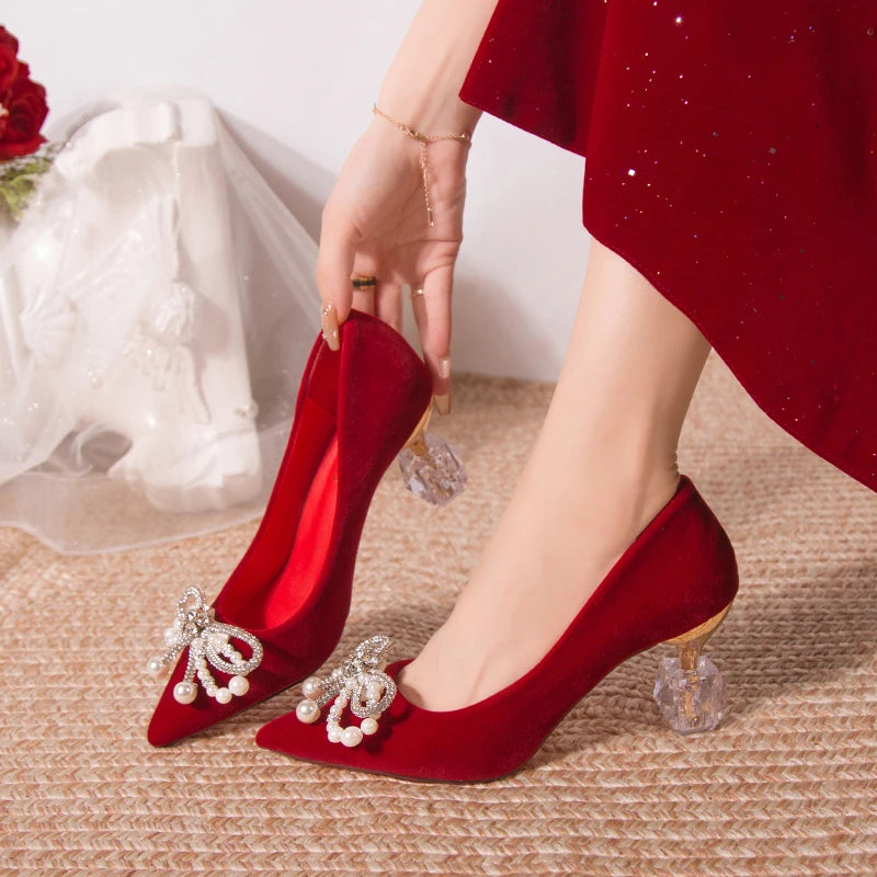 Hochzeitsschuhe Brautschuhe Frauen neue Perle dicke Ferse flacher Mund spitzen Xiuhe Haupthochzeitskleid nicht müde Fuß einzelne Schuhe