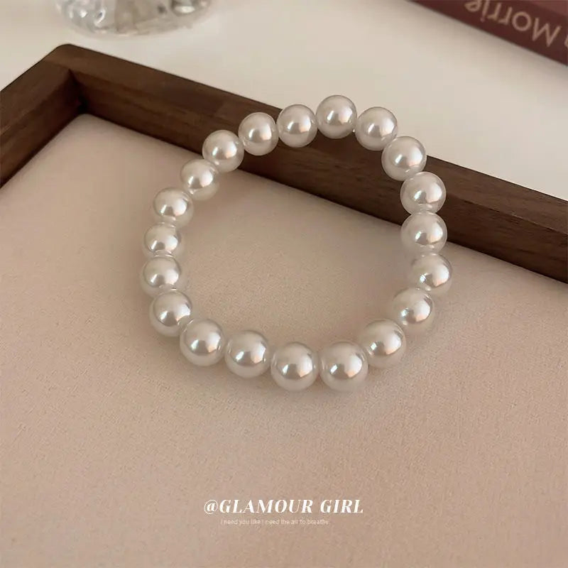 Elegante weiße Kunstperlen-Armbänder für Frauen, verstellbares elastisches Seilarmband, französischer Luxus-Händeschmuck, Zubehör