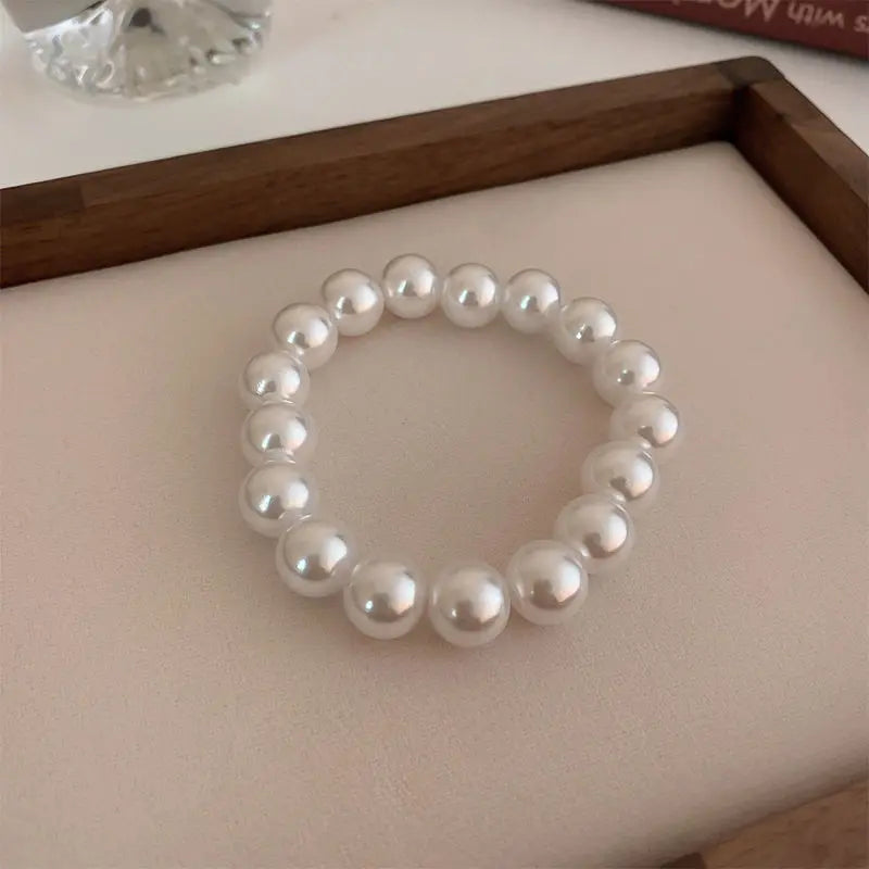 Elegante weiße Kunstperlen-Armbänder für Frauen, verstellbares elastisches Seilarmband, französischer Luxus-Händeschmuck, Zubehör