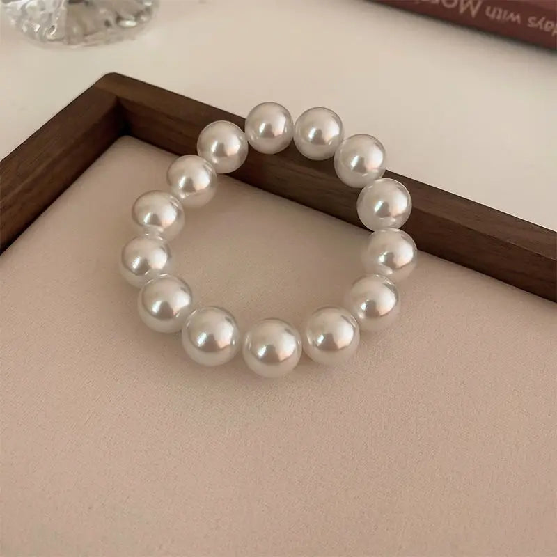 Elegante weiße Kunstperlen-Armbänder für Frauen, verstellbares elastisches Seilarmband, französischer Luxus-Händeschmuck, Zubehör