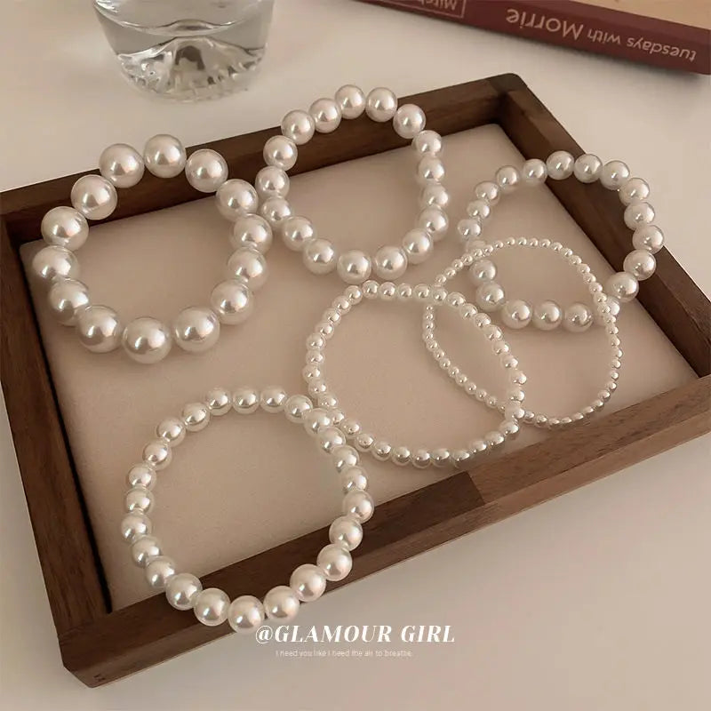 Elegante weiße Kunstperlen-Armbänder für Frauen, verstellbares elastisches Seilarmband, französischer Luxus-Händeschmuck, Zubehör
