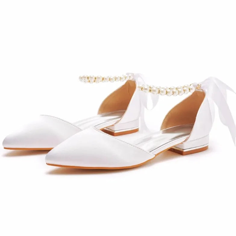 Hochzeitsschuhe Braut Flache Ferse Spitz Hohl Sandalen Frauen Weiß Satin Perlen Braut Hochzeit Kleid Schuhe Sandalias De Mujer