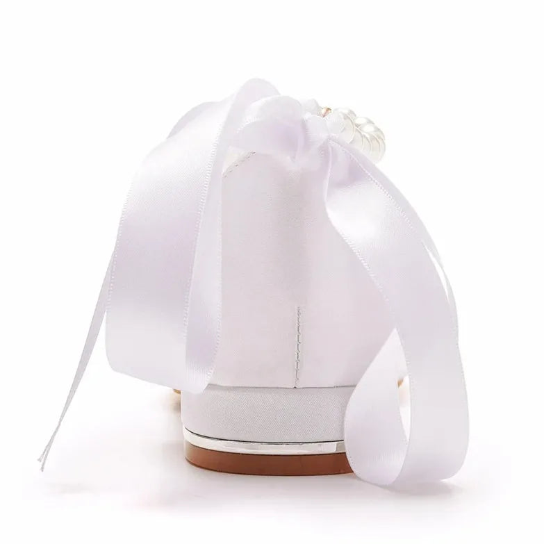 Hochzeitsschuhe Braut Flache Ferse Spitz Hohl Sandalen Frauen Weiß Satin Perlen Braut Hochzeit Kleid Schuhe Sandalias De Mujer