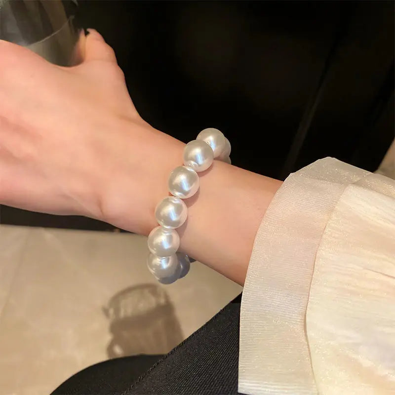 Elegante weiße Kunstperlen-Armbänder für Frauen, verstellbares elastisches Seilarmband, französischer Luxus-Händeschmuck, Zubehör