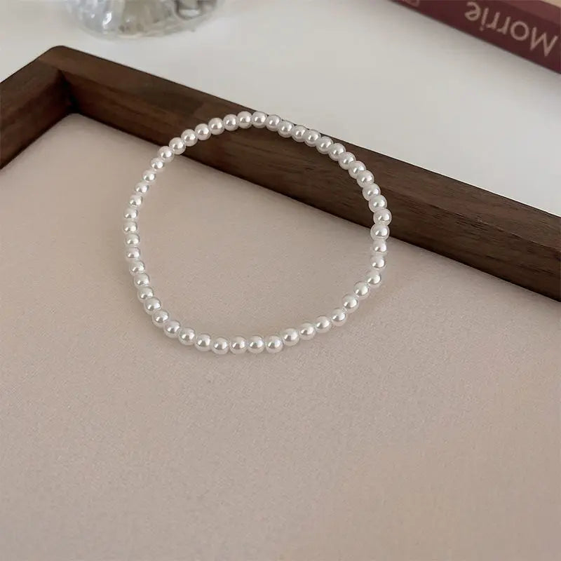 Elegante weiße Kunstperlen-Armbänder für Frauen, verstellbares elastisches Seilarmband, französischer Luxus-Händeschmuck, Zubehör