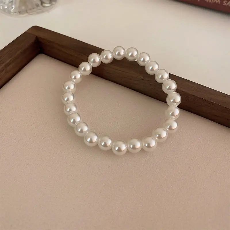 Elegante weiße Kunstperlen-Armbänder für Frauen, verstellbares elastisches Seilarmband, französischer Luxus-Händeschmuck, Zubehör