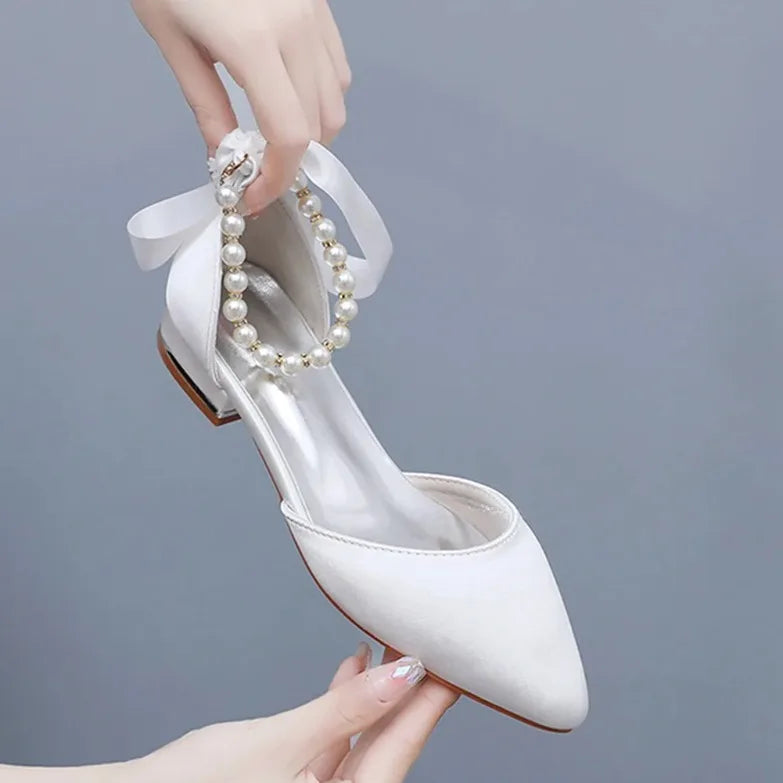 Hochzeitsschuhe Braut Flache Ferse Spitz Hohl Sandalen Frauen Weiß Satin Perlen Braut Hochzeit Kleid Schuhe Sandalias De Mujer