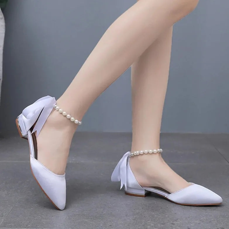 Hochzeitsschuhe Braut Flache Ferse Spitz Hohl Sandalen Frauen Weiß Satin Perlen Braut Hochzeit Kleid Schuhe Sandalias De Mujer