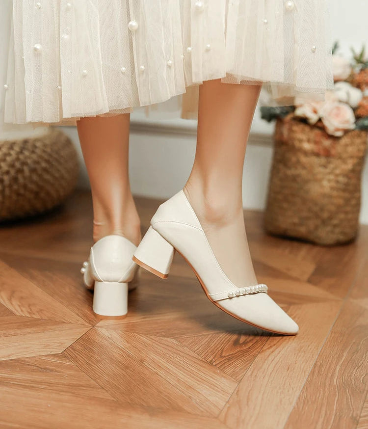 Mit mittleren Absätzen Schuhe für Frauen 2024 Hochzeit Braut Schuh Weiß Damen Sommer Schuhe Perle Büro Slip auf Neueste Casual Trend
