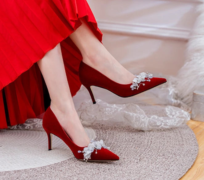 Hochzeitsschuhe Damen 2024 Haupthochzeitskleid Weiß High Heels Burgund Xiuhe Brautschuhe Mittelhoher Absatz Übergröße Einzelschuhe