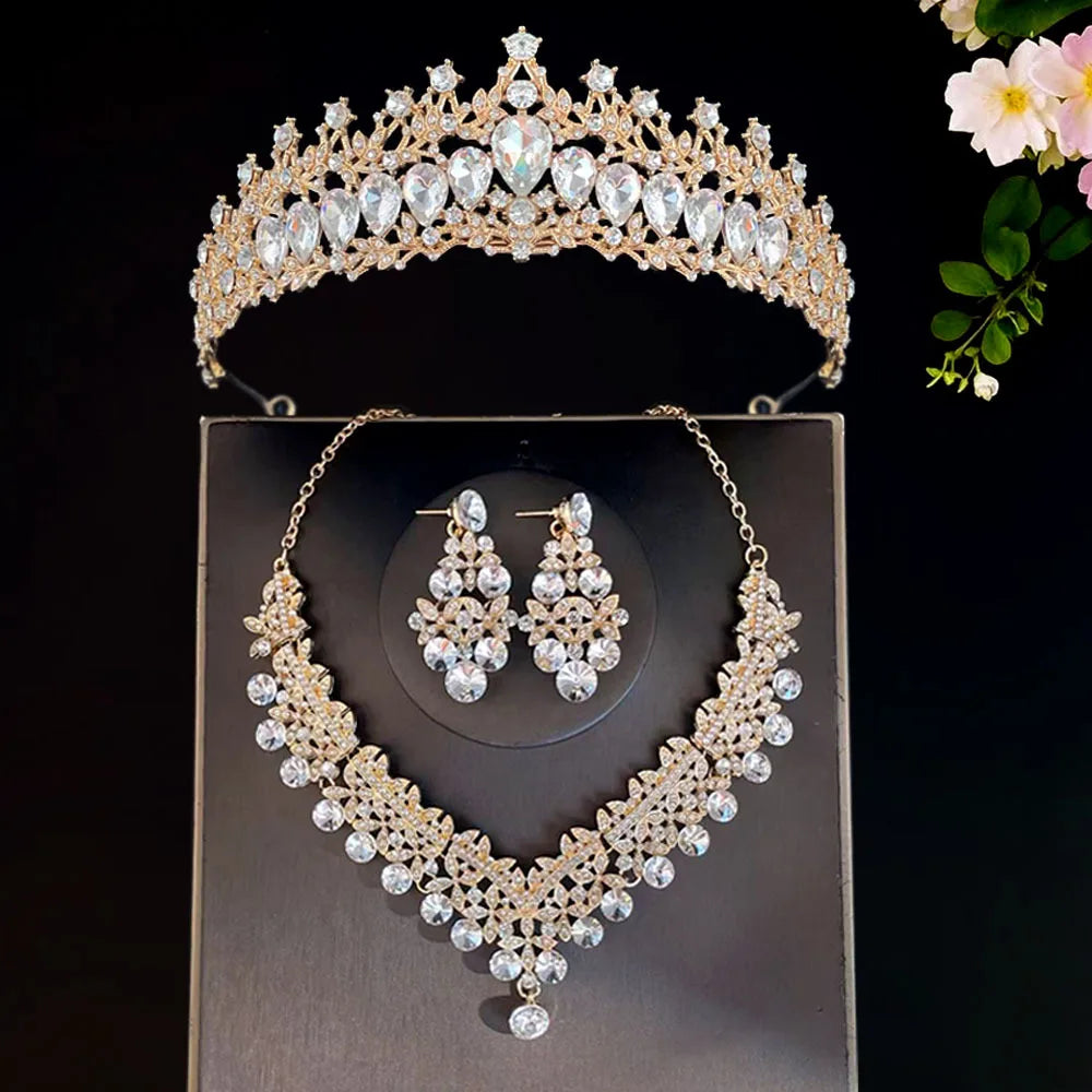 Brautkopfbedeckung, Krone, dreiteiliges Set, Hochzeitskette, Ohrringe, Kristallset, europäische und amerikanische Hochzeitsaccessoires