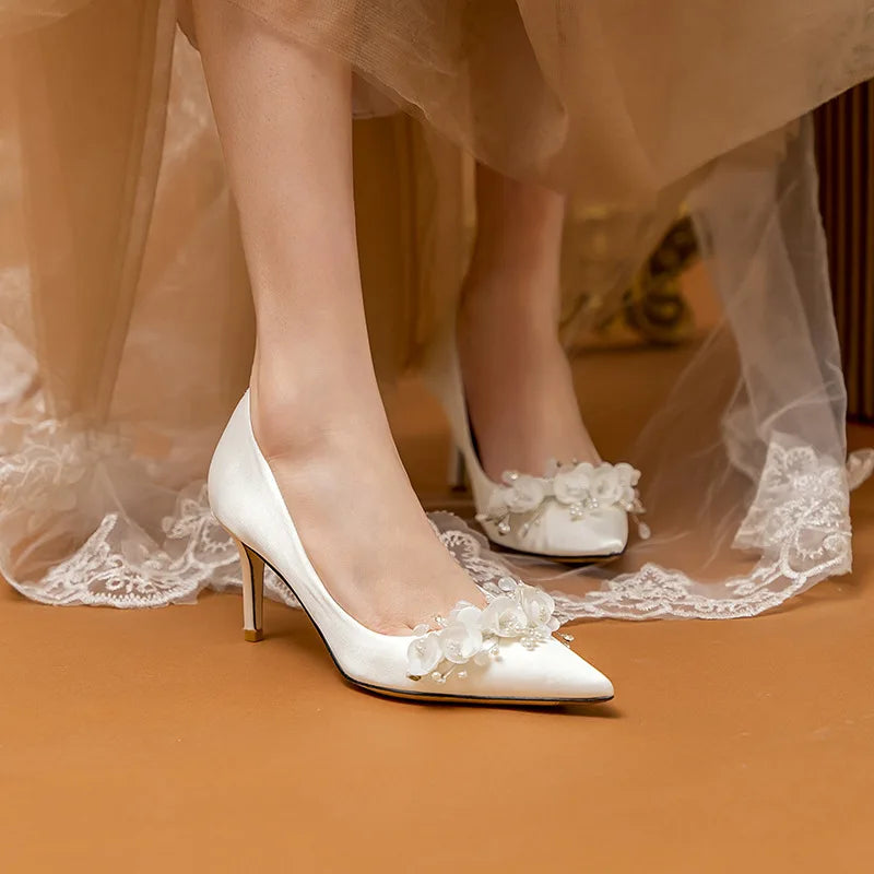 Hochzeitsschuhe Damen 2024 Haupthochzeitskleid Weiß High Heels Burgund Xiuhe Brautschuhe Mittelhoher Absatz Übergröße Einzelschuhe