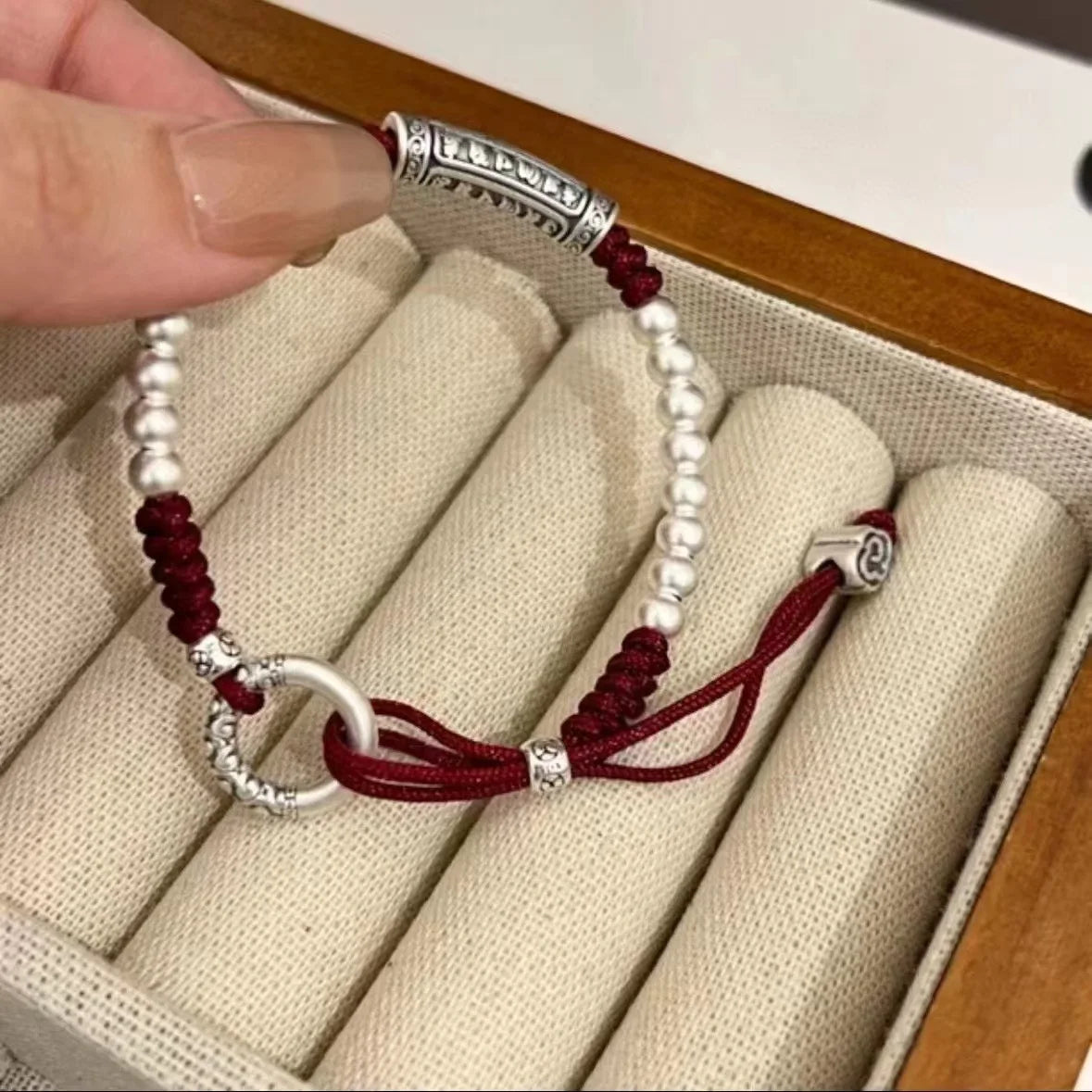 Handgewebte verstellbare Vintage-Armbänder mit Mantra mit sechs Zeichen, Sicherheitsschnalle, rotes Seil, Perlenseilkette für Männer und Frauen