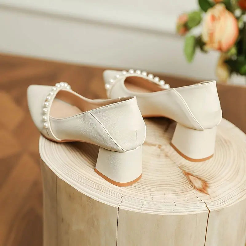 Mit mittleren Absätzen Schuhe für Frauen 2024 Hochzeit Braut Schuh Weiß Damen Sommer Schuhe Perle Büro Slip auf Neueste Casual Trend