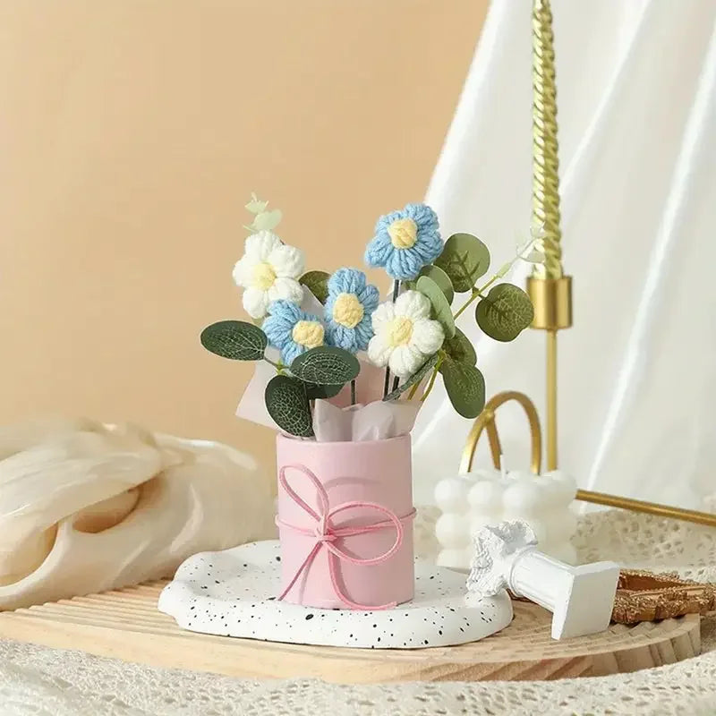Exquisiter handgefertigter gehäkelter Blumenstrauß aus reinen und rosa Gänseblümchen, Zopf, Muttertag, Valentinstag, Geburtstag, Hochzeit, Heimdekoration