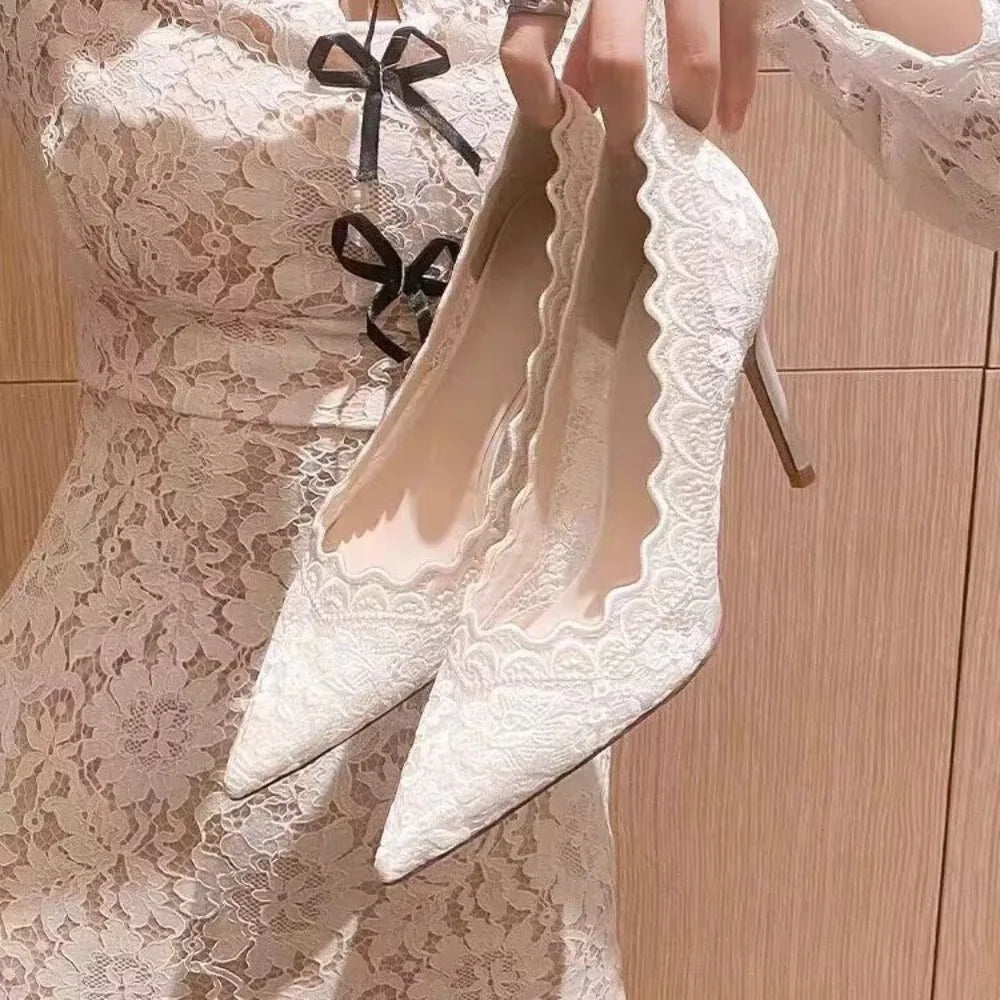 Weiße Hochzeitsschuhe Brautschuhe Design Sense Nischenspitze Spitz Stilettoabsatz Flach Französisch High Heels Weibliches Temperament