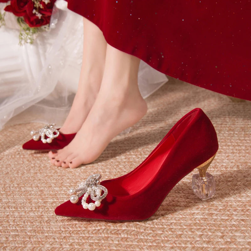 Hochzeitsschuhe Brautschuhe Frauen neue Perle dicke Ferse flacher Mund spitzen Xiuhe Haupthochzeitskleid nicht müde Fuß einzelne Schuhe