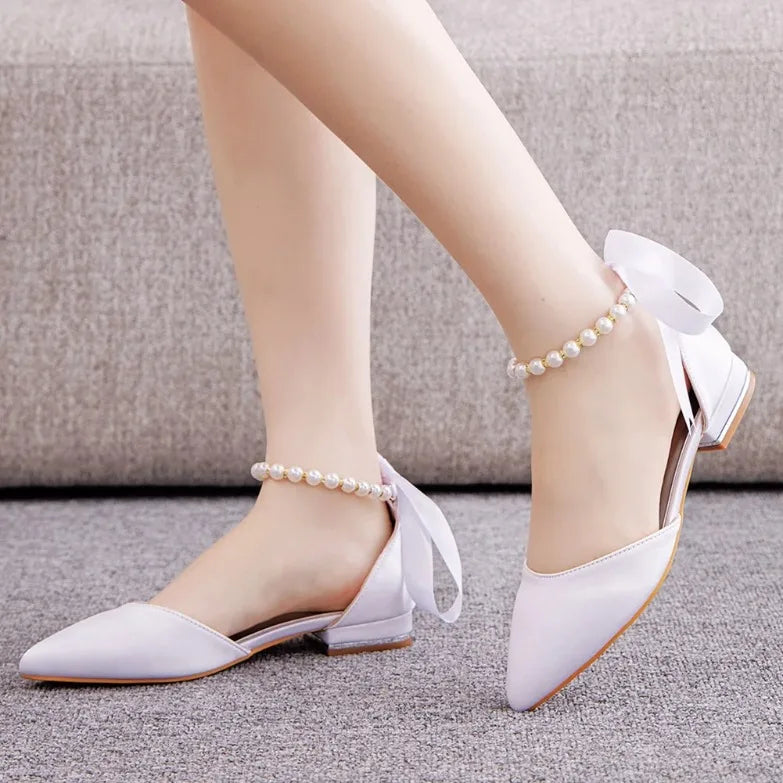 Hochzeitsschuhe Braut Flache Ferse Spitz Hohl Sandalen Frauen Weiß Satin Perlen Braut Hochzeit Kleid Schuhe Sandalias De Mujer