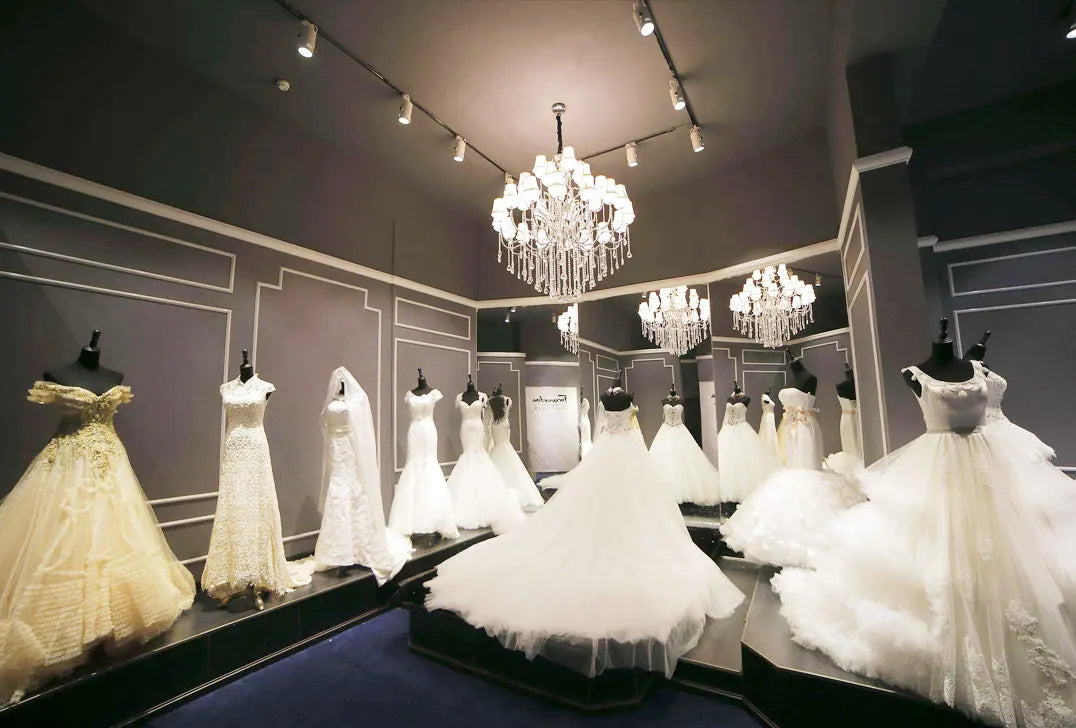Glamorous Brautkleider A-Linie Satin Brautkleider Spitze Applikationen Trägerlos Rückenfrei Roben Vestidos De Novia Maßgeschneiderte 2025