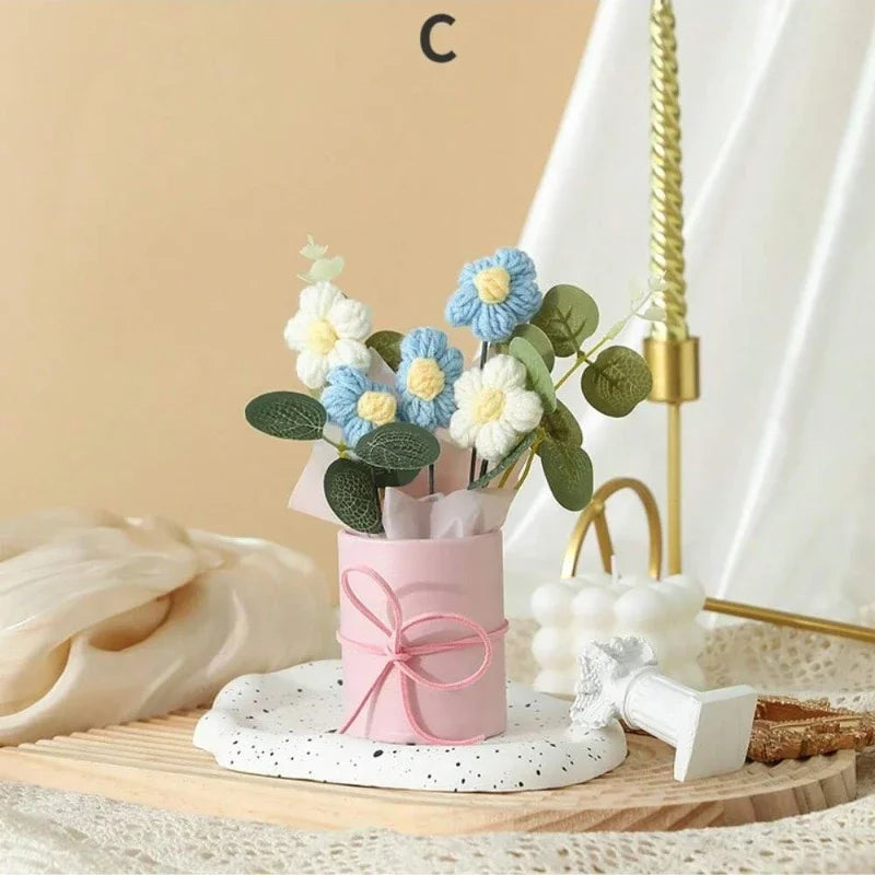 Exquisiter handgefertigter gehäkelter Blumenstrauß aus reinen und rosa Gänseblümchen, Zopf, Muttertag, Valentinstag, Geburtstag, Hochzeit, Heimdekoration