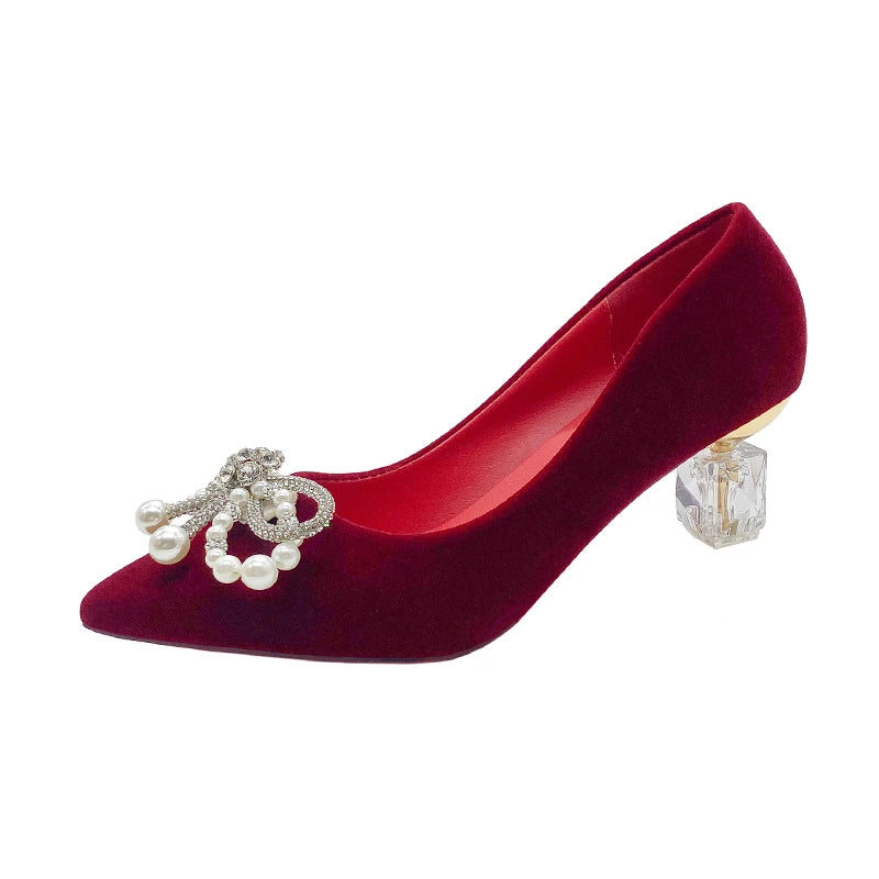 Hochzeitsschuhe Brautschuhe Frauen neue Perle dicke Ferse flacher Mund spitzen Xiuhe Haupthochzeitskleid nicht müde Fuß einzelne Schuhe