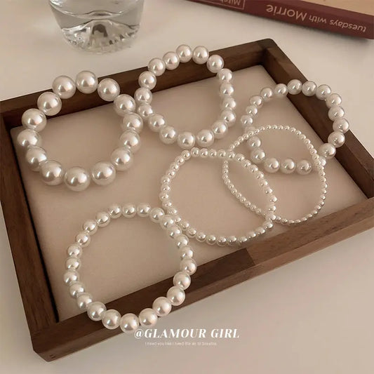 Elegante weiße Kunstperlen-Armbänder für Frauen, verstellbares elastisches Seilarmband, französischer Luxus-Händeschmuck, Zubehör