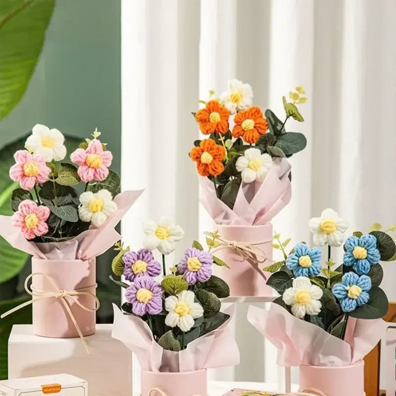 Exquisiter handgefertigter gehäkelter Blumenstrauß aus reinen und rosa Gänseblümchen, Zopf, Muttertag, Valentinstag, Geburtstag, Hochzeit, Heimdekoration