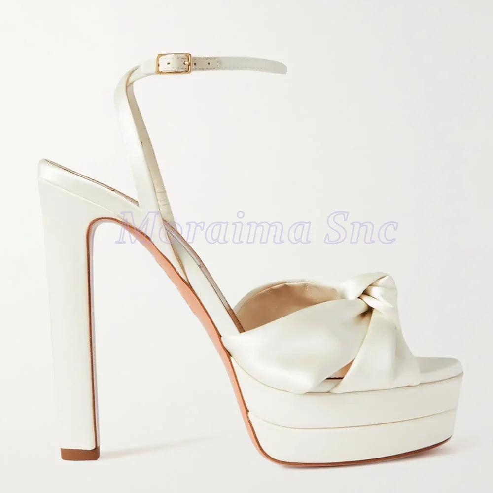 Brautknoten Satin Plateau Sandalen Block High Heel Knöchel Schnalle Riemen Runde offene Zehen Mode Damen Hochzeitsschuhe Sommer 2025