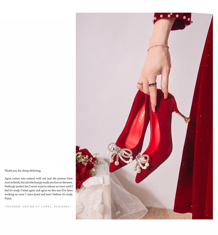 Hochzeitsschuhe Brautschuhe Frauen neue Perle dicke Ferse flacher Mund spitzen Xiuhe Haupthochzeitskleid nicht müde Fuß einzelne Schuhe