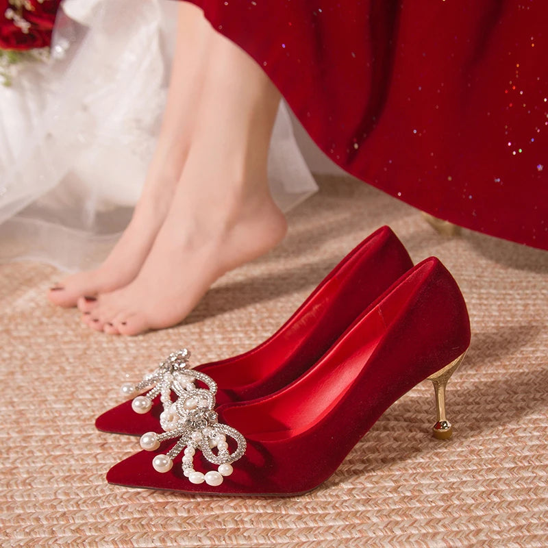 Hochzeitsschuhe Brautschuhe Frauen neue Perle dicke Ferse flacher Mund spitzen Xiuhe Haupthochzeitskleid nicht müde Fuß einzelne Schuhe