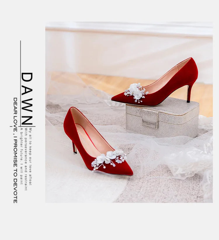 Hochzeitsschuhe Damen 2024 Haupthochzeitskleid Weiß High Heels Burgund Xiuhe Brautschuhe Mittelhoher Absatz Übergröße Einzelschuhe