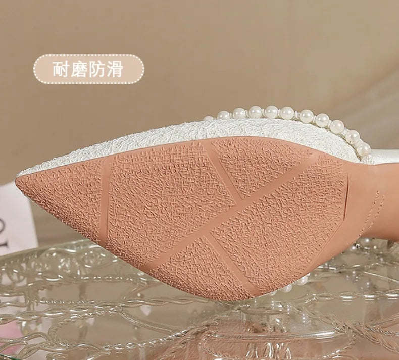 Hochhackige Schuhe Damen 2025 Sommer mit Dünnem Absatz und Spitzer Spitze Gerader Schnitt Spitzenoberfläche Weiße Perle Brautschuh Damen