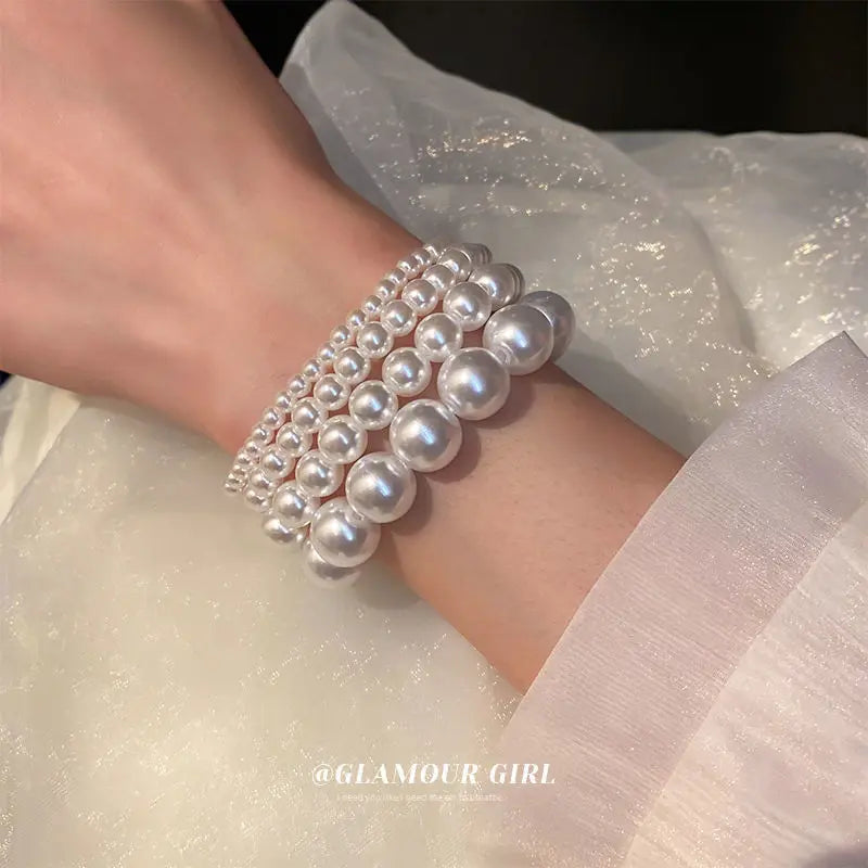 Elegante weiße Kunstperlen-Armbänder für Frauen, verstellbares elastisches Seilarmband, französischer Luxus-Händeschmuck, Zubehör