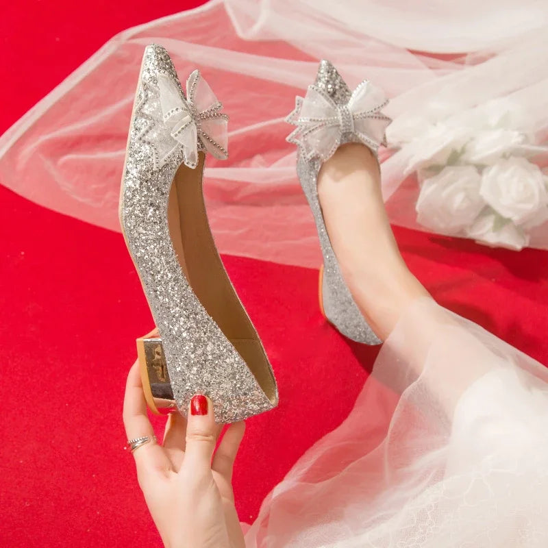 Damen Glänzende Gold Silber Brautschuhe mit Perlen, flache Absätze, Med (3 cm – 5 cm), Kristall, Schmetterlingsknoten, flache Hochzeitsschuhe, Slipper
