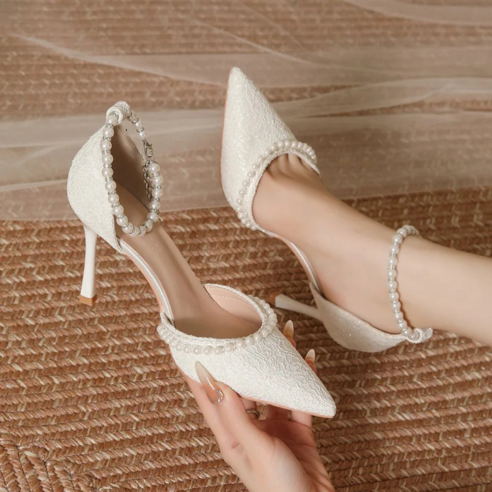 Hochhackige Schuhe Damen 2025 Sommer mit Dünnem Absatz und Spitzer Spitze Gerader Schnitt Spitzenoberfläche Weiße Perle Brautschuh Damen