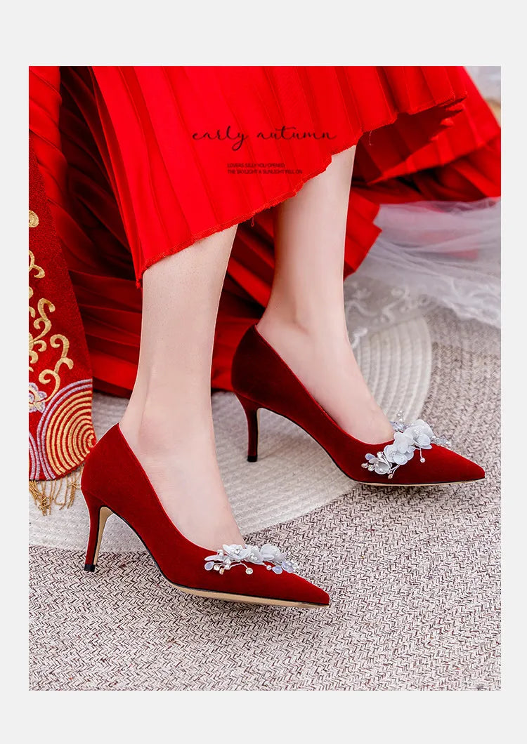 Hochzeitsschuhe Damen 2024 Haupthochzeitskleid Weiß High Heels Burgund Xiuhe Brautschuhe Mittelhoher Absatz Übergröße Einzelschuhe