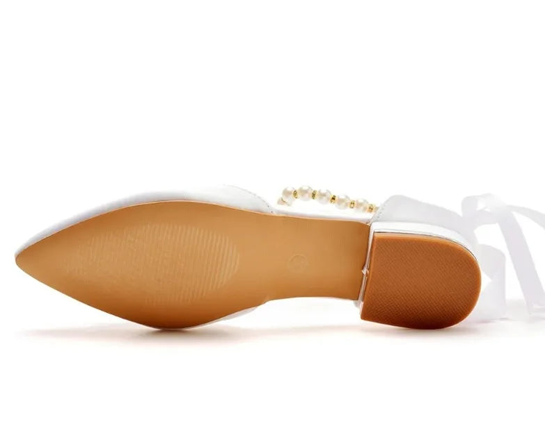 Hochzeitsschuhe Braut Flache Ferse Spitz Hohl Sandalen Frauen Weiß Satin Perlen Braut Hochzeit Kleid Schuhe Sandalias De Mujer