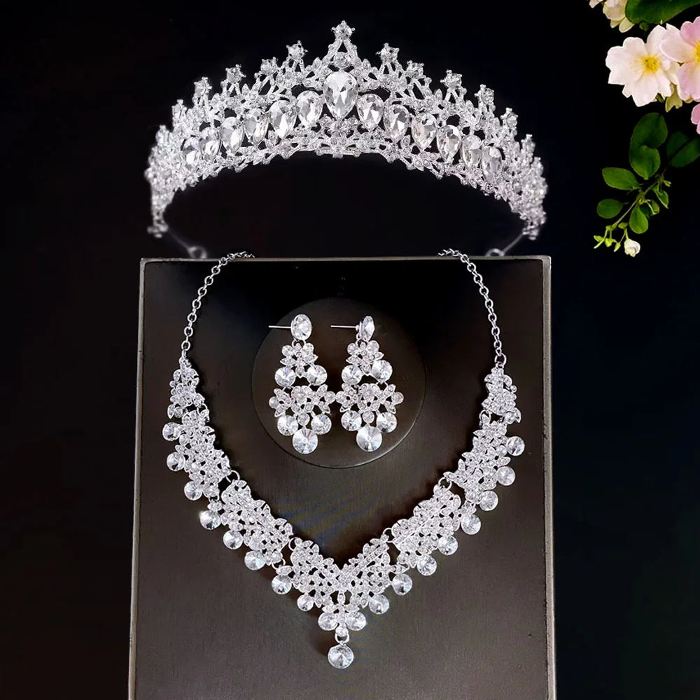 Brautkopfbedeckung, Krone, dreiteiliges Set, Hochzeitskette, Ohrringe, Kristallset, europäische und amerikanische Hochzeitsaccessoires