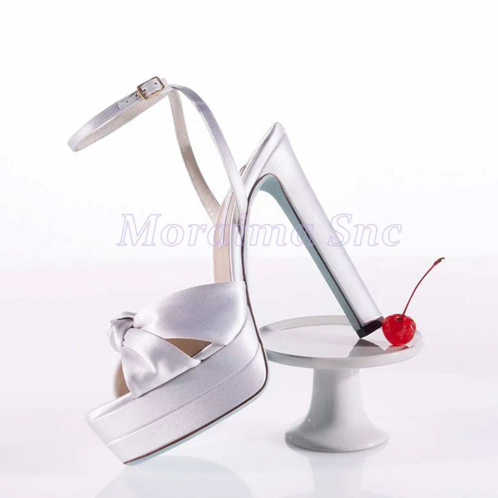 Brautknoten Satin Plateau Sandalen Block High Heel Knöchel Schnalle Riemen Runde offene Zehen Mode Damen Hochzeitsschuhe Sommer 2025