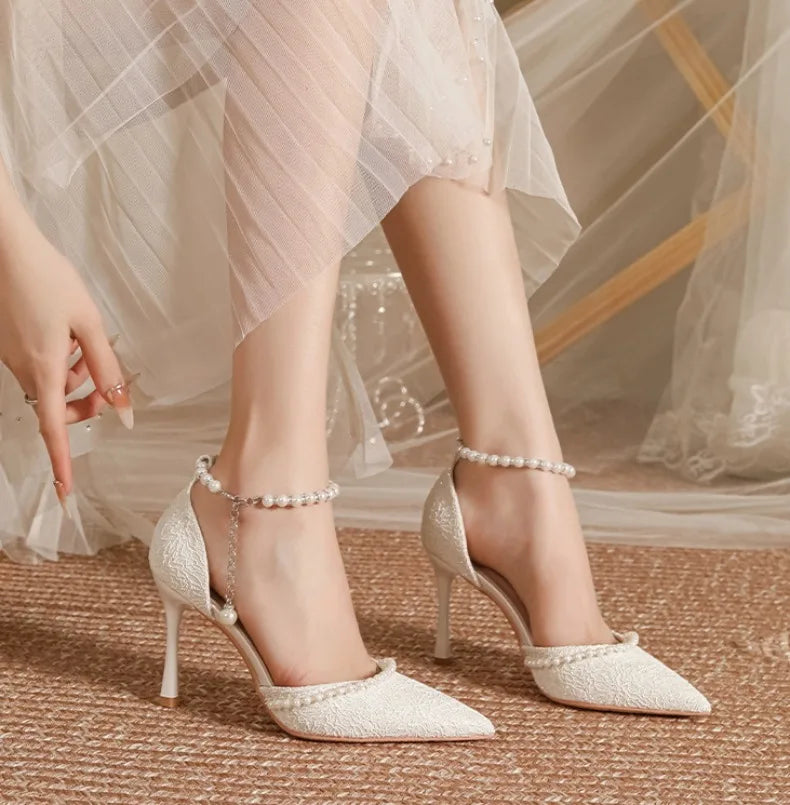 Hochhackige Schuhe Damen 2025 Sommer mit Dünnem Absatz und Spitzer Spitze Gerader Schnitt Spitzenoberfläche Weiße Perle Brautschuh Damen