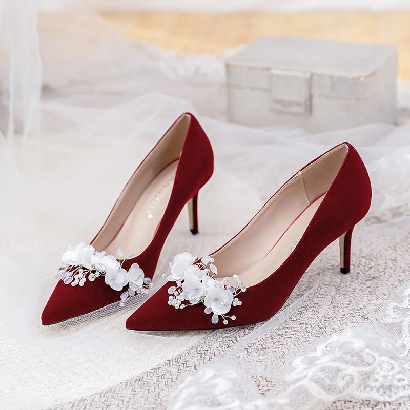 Hochzeitsschuhe Damen 2024 Haupthochzeitskleid Weiß High Heels Burgund Xiuhe Brautschuhe Mittelhoher Absatz Übergröße Einzelschuhe