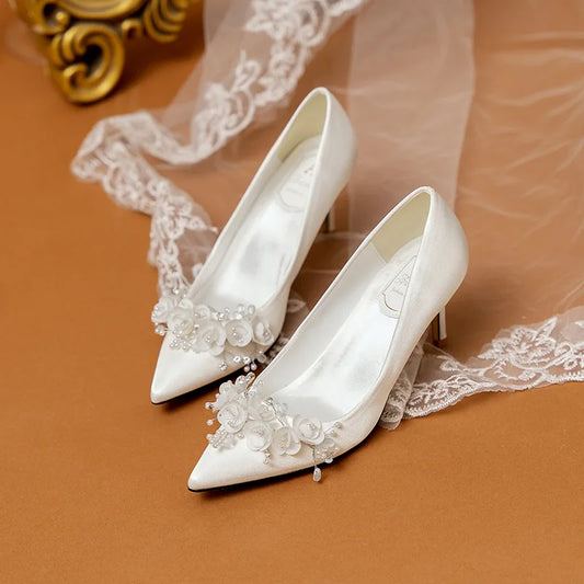 Hochzeitsschuhe Damen 2024 Haupthochzeitskleid Weiß High Heels Burgund Xiuhe Brautschuhe Mittelhoher Absatz Übergröße Einzelschuhe