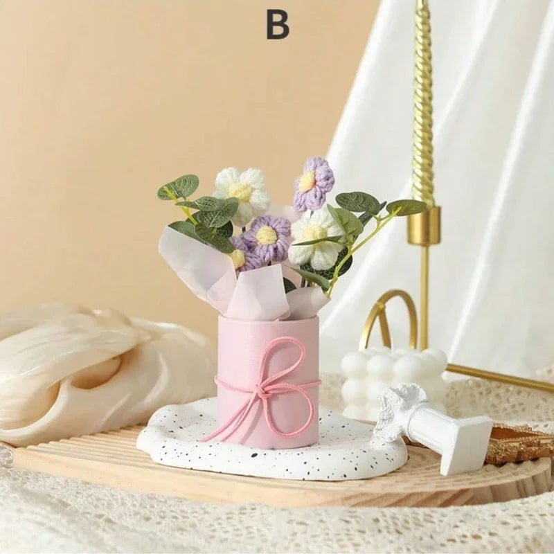 Exquisiter handgefertigter gehäkelter Blumenstrauß aus reinen und rosa Gänseblümchen, Zopf, Muttertag, Valentinstag, Geburtstag, Hochzeit, Heimdekoration